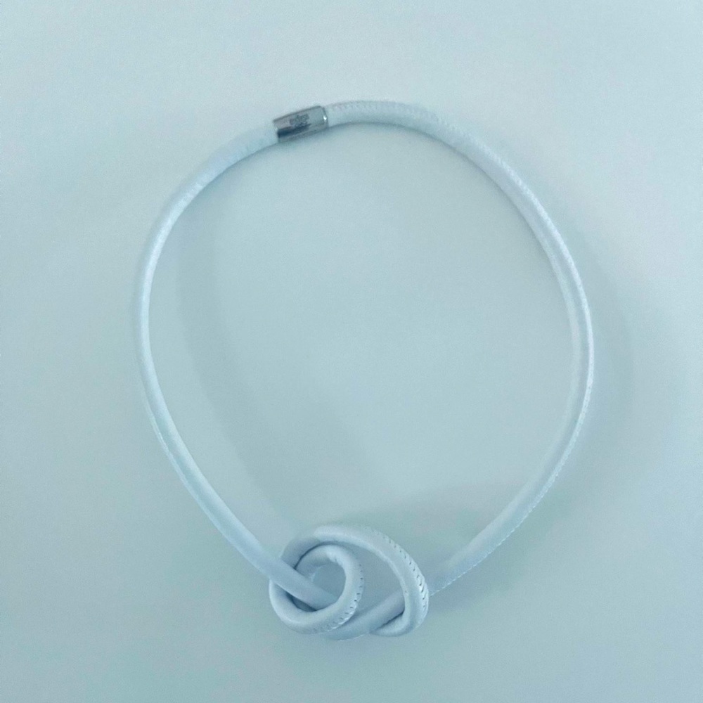 White Leather Fashion European Necklace With Jewelry Pouch.